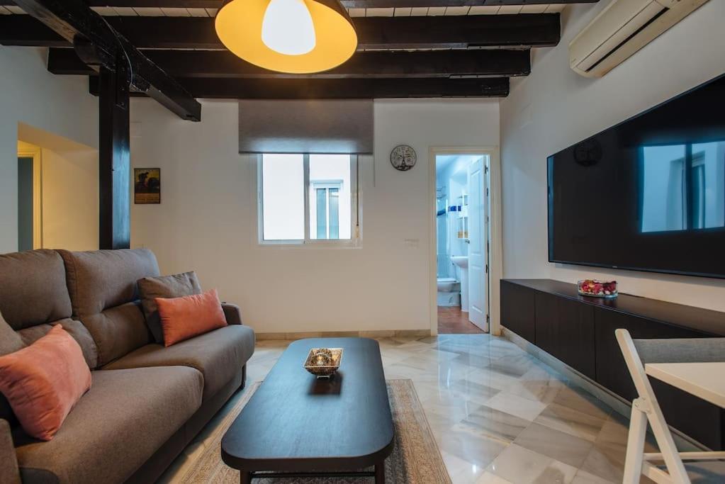 Ad2b Apartment, 300m From Cathedral With 2br Appartement Sevilla
