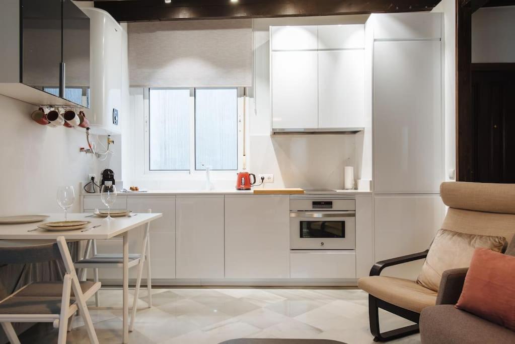 Ad2b Apartment, 300m From Cathedral With 2br